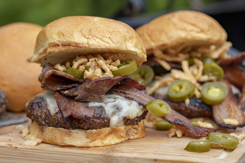 sajtburger jalapeno bacon grillrecept okosgrill