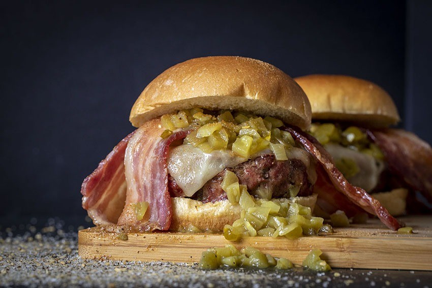 chilis bacon burger grillrecept okosgrill