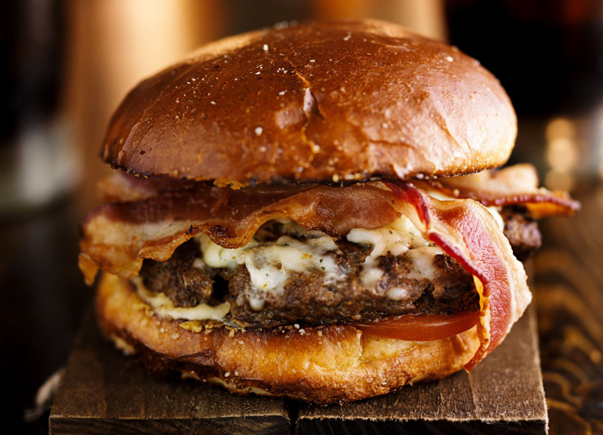 Bacon Burger borsos sajttal okosgrill