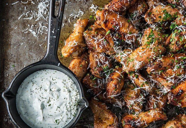 fokhagymás parmezános csirkeszárny recept okosgrill