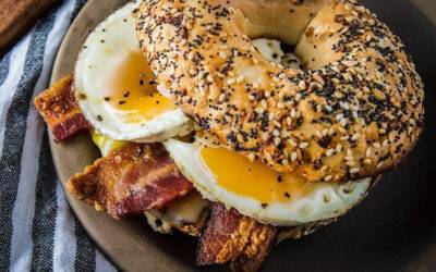 reggeli tükörtojás bacon bagel recept okosgrill