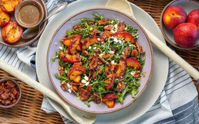 Grillezett barackos baconos saláta juharszirupos öntettel recept okosgrill