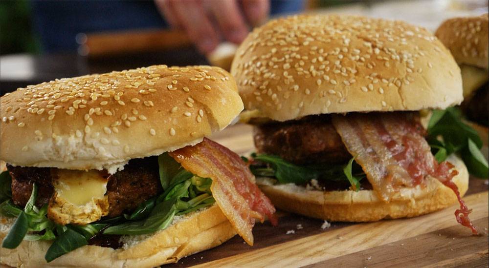 camembert bacon burger recept okosgrill